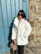 Charger l&#39;image dans la galerie, Manteau mi-long bouclette écru REINE (36 au 44)