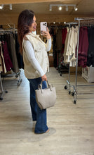 Charger l&#39;image dans la galerie, Gilet moumoute sans manches JASMINE (36 au 44)
