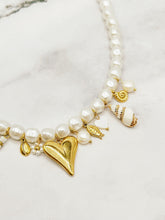 Charger l&#39;image dans la galerie, Collier cœur et perles blanches ☀️