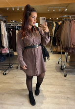 Charger l&#39;image dans la galerie, Robe chemise jeans chocolat LOUNA (36 au 42)
