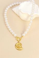 Charger l&#39;image dans la galerie, Collier Perle &amp; Coquillage en Acier Inoxydable : Élégance Marine et Chic ☀️