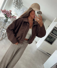 Charger l'image dans la galerie, Veste loose en suédine chocolat KATRINA (36 au 46)
