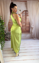 Charger l'image dans la galerie, Robe satiné verte LYA (36 au 40)