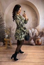 Charger l&#39;image dans la galerie, Robe zèbre kaki HELENA (36 au 40)⭐️