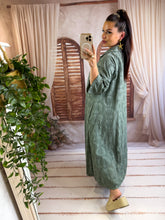 Charger l'image dans la galerie, Robe chemise brodé motif fleurs kaki MAYA (36 au 46)
