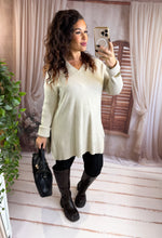 Charger l'image dans la galerie, Pull long fendu beige KATIA (38 au 46)
