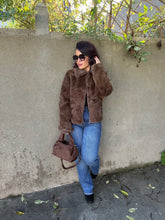Charger l&#39;image dans la galerie, Manteau fourrure synthétique chocolat IRINA (34 au 42)