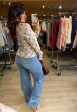 Charger l'image dans la galerie, Chemise fleuri bordeaux col Claudine ( 34 au 46 )