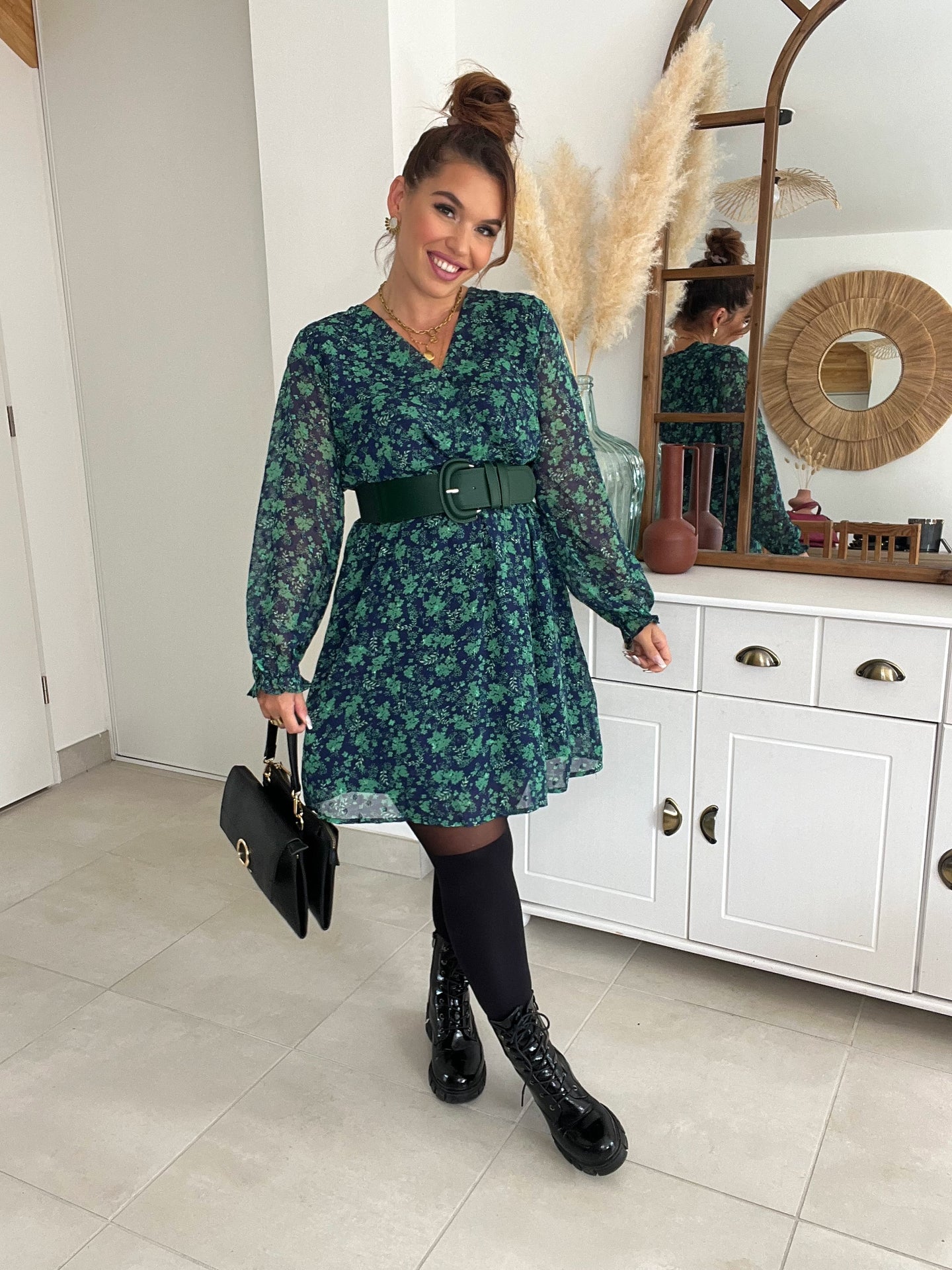 Robe bleu marine fleuri verte Lilou. ( 36 au 48 )