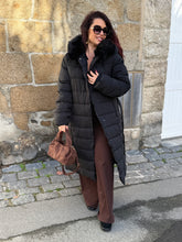 Charger l&#39;image dans la galerie, Longue doudoune noir capuche fourrure LEANNA (36 au 48 )