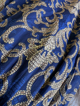 Charger l&#39;image dans la galerie, Robe longue bleu marine motif marron LUMI (40 au 48)