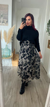 Charger l&#39;image dans la galerie, Jupe longue plissée léopard kaki GABY  ( 36 au 46 )