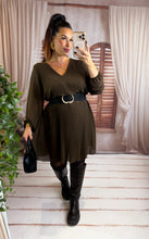 Charger l'image dans la galerie, Robe plissée coupe droite chocolat JUSTINE (40 au 48)