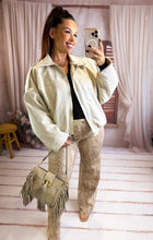 Charger l'image dans la galerie, Veste loose en suédine beige KATRINA (36 au 46)