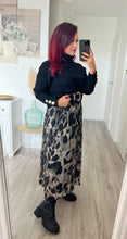 Charger l&#39;image dans la galerie, Jupe longue plissée léopard kaki GABY  ( 36 au 46 )
