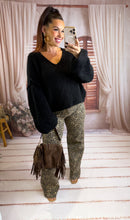 Charger l'image dans la galerie, Maxi pull tout doux col en v noir LIV (36 au 44)