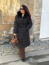 Charger l&#39;image dans la galerie, Longue doudoune noir capuche fourrure LEANNA (36 au 48 )