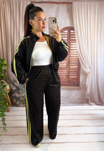 Charger l'image dans la galerie, Ensemble jogging large léopard jaune LISON (36 au 42)