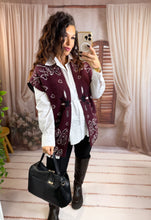 Charger l'image dans la galerie, Gilet sans manche motif bandana bordeaux SORI (36 au 46)