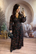 Charger l&#39;image dans la galerie, Robe longue noir motif fleurs rouge LUMI (40 au 48)