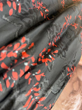 Charger l&#39;image dans la galerie, Robe longue noir motif fleurs rouge LUMI (40 au 48)