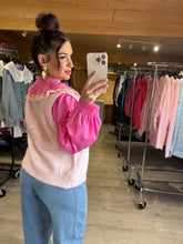 Charger l'image dans la galerie, Chemise col claudine fuchsia, bordure fleuri LADY (36 au 42)