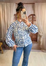 Charger l'image dans la galerie, Chemise motif bleu grec SERENA (36 au 48)