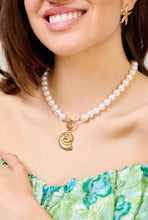 Charger l&#39;image dans la galerie, Collier Perle &amp; Coquillage en Acier Inoxydable : Élégance Marine et Chic ☀️