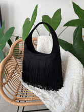 Charger l&#39;image dans la galerie, Grand sac noir a lanières ANSIA