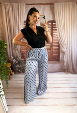 Charger l'image dans la galerie, Pantalon fluide satinée bleu pois chocolat MÉLINE (36 au 42)