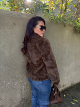 Charger l&#39;image dans la galerie, Manteau fourrure synthétique chocolat IRINA (34 au 42)