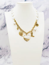 Charger l&#39;image dans la galerie, Collier cœur doré/blanc ☀️