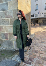 Charger l&#39;image dans la galerie, Long bombers kaki réversible léopard TANIA ( taille 36 au 46)