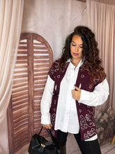 Charger l'image dans la galerie, Gilet sans manche motif bandana bordeaux SORI (36 au 46)