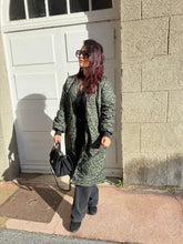 Charger l&#39;image dans la galerie, Long bombers kaki réversible léopard TANIA ( taille 36 au 46)