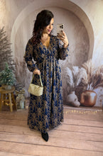 Charger l&#39;image dans la galerie, Robe longue bleu marine motif marron LUMI (40 au 48)