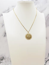 Charger l&#39;image dans la galerie, Collier chaîne doré grand soleil ☀️