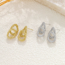 Charger l'image dans la galerie, Boucles d'oreilles double cercles argentée texturée scintillante