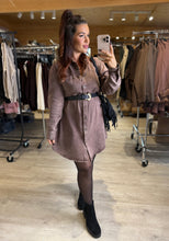Charger l&#39;image dans la galerie, Robe chemise jeans chocolat LOUNA (36 au 42)