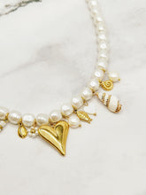 Charger l&#39;image dans la galerie, Collier cœur et perles blanches ☀️