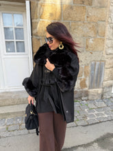 Charger l&#39;image dans la galerie, Manteau cape fourrure noir NÉLYA (36 au 46)