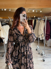 Charger l&#39;image dans la galerie, Robe longue noir motif fleur marron LINDA (40 au 48)
