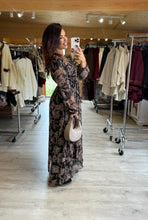 Charger l&#39;image dans la galerie, Robe longue noir motif fleur marron LINDA (40 au 48)