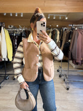 Charger l&#39;image dans la galerie, Gilet sans manche moumoute Camel clair  DITA (36 au 48)