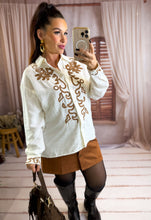 Charger l'image dans la galerie, Chemise blanche, motif beige NINON (40 au 48)