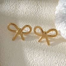 Charger l&#39;image dans la galerie, Clous d&#39;Oreilles Dorés Nœud Couture Chic