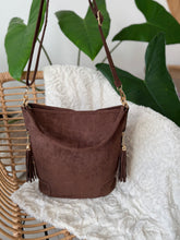 Charger l&#39;image dans la galerie, Sac effet daim chocolat CATIA