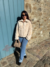 Charger l&#39;image dans la galerie, Manteau fourrure synthétique beige IRINA (34 au 42)