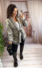 Charger l'image dans la galerie, Gilet motif bandana taupe clair HARZEL (34 au 40)