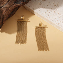 Charger l'image dans la galerie, Boucles d'oreilles dorées pendantes à franges de chaînes fines avec clou boule